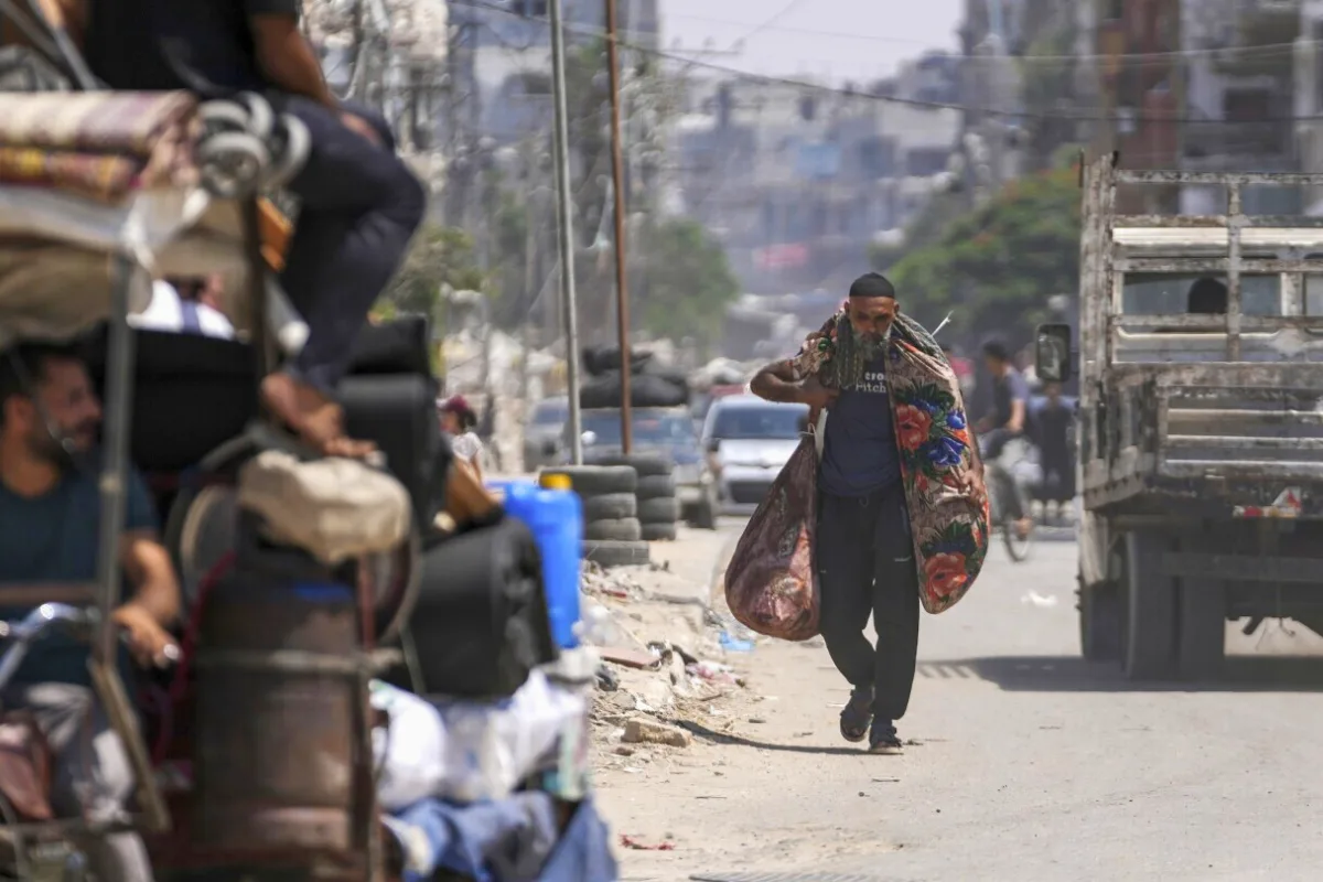 فلسطينيون يغادرون مدينة غزة قبل هجوم إسرائيلي محتمل