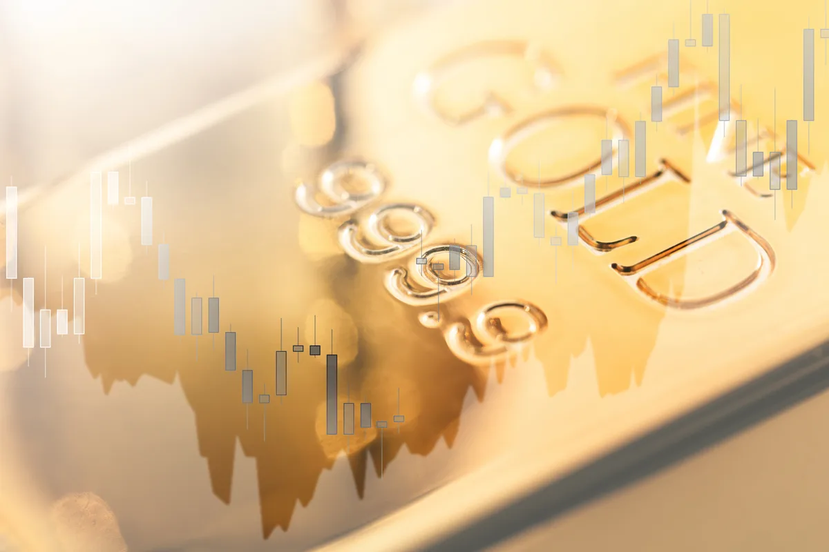 الذهب صامد فوق 3300 دولار رغم أسبوع صعب وبيانات اقتصادية قوية