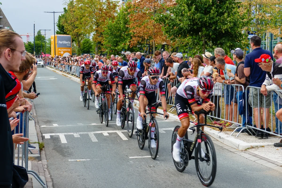 فريق الإمارات في سباق لافويلتا إسبانيا ضمن الجولة الكبرى