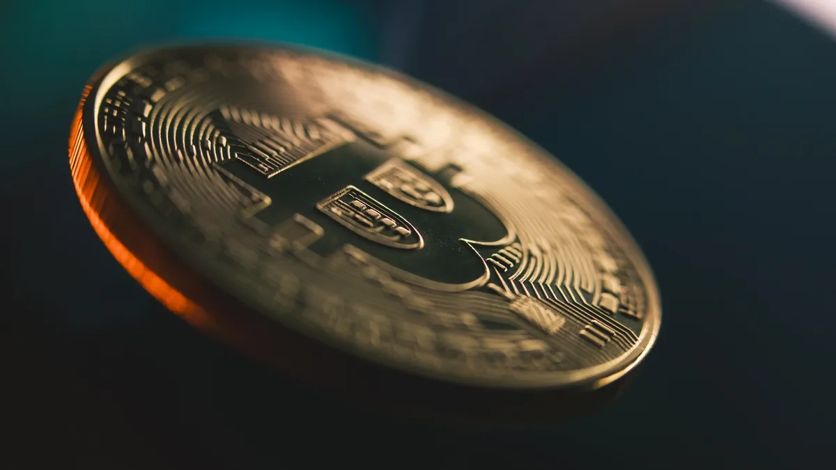 استراتيجي تدخل السوق بقوة بشراء بيتكوين بـ2.46 مليار دولار