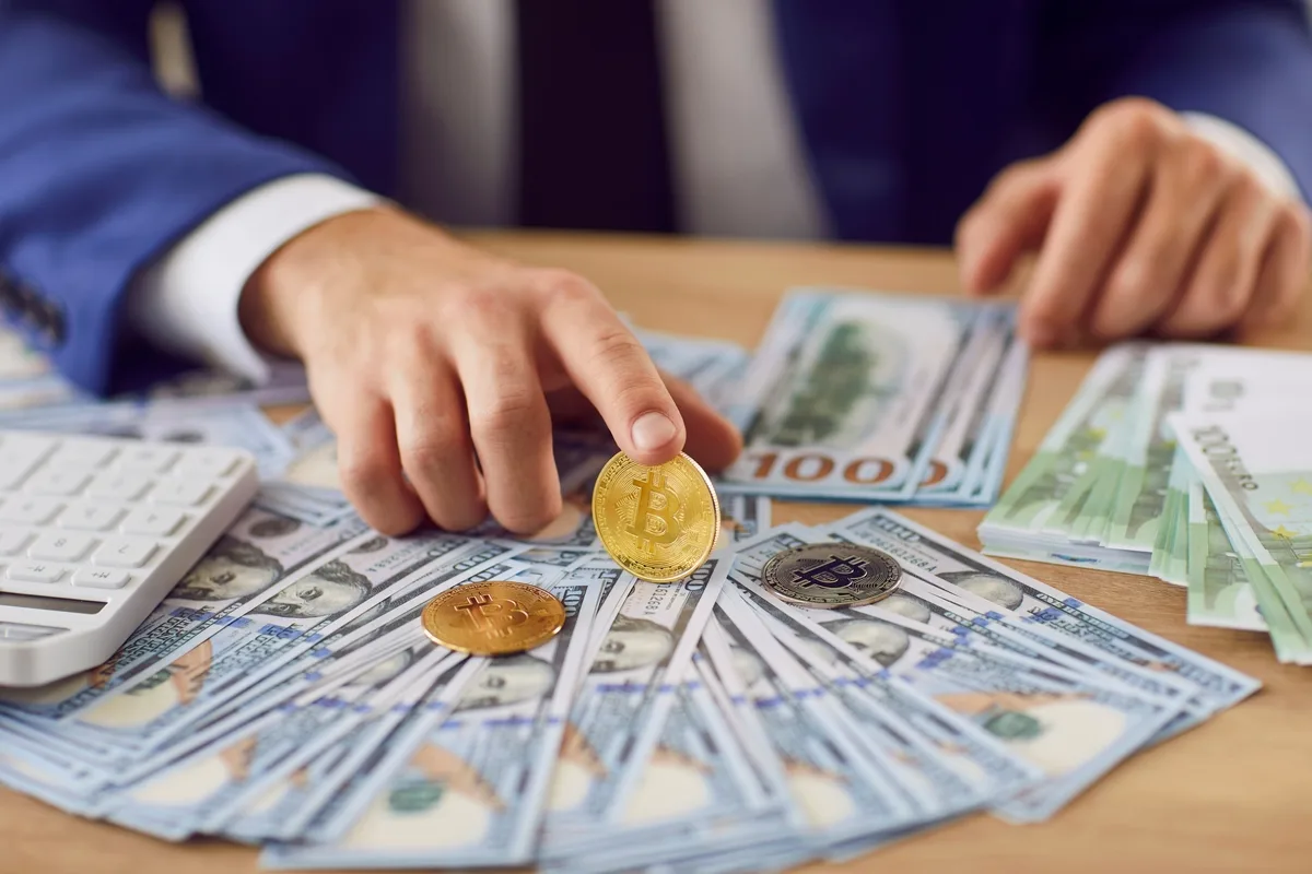 سوق العملات الرقمية بين المكاسب اليومية والخسائر الأسبوعية