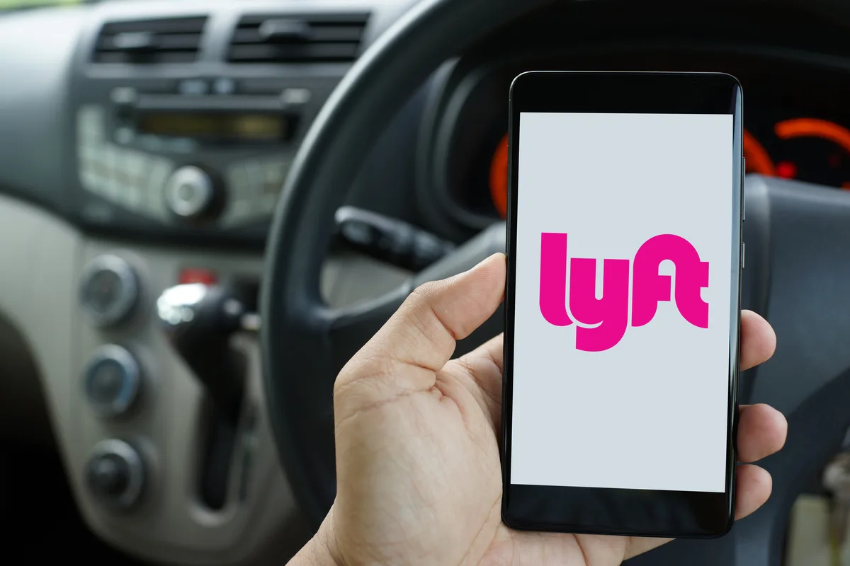 شراكة «بايدو» الصينية و«ليفت» الأميركية تجلب سيارات الأجرة الآلية إلى أوروبا
