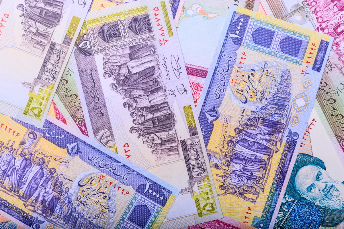 إيران تدرس حذف الأصفار من عملتها
