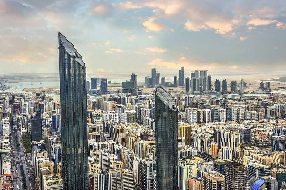 أرباح ألفا ظبي القابضة ترتفع إلى 6.6 مليار درهم في النصف الأول 2025