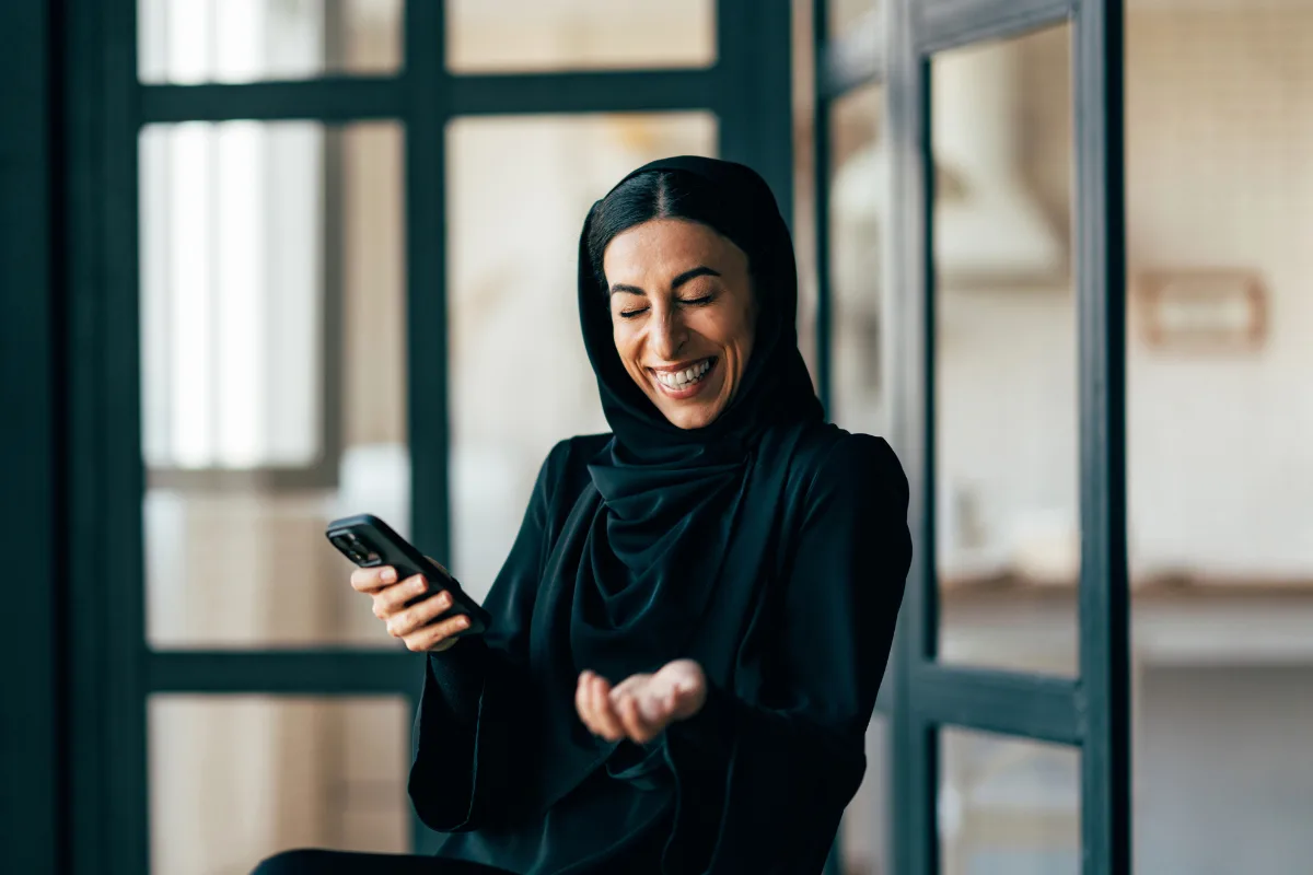 إماراتية شابة تفوز بسيارة مرسيدس بنز  في أول محاولة لها