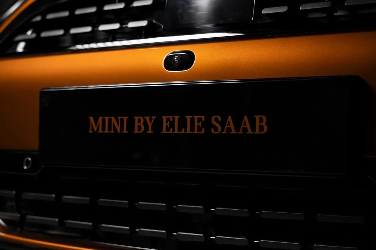 اكتشف سيارات ميني من تصميم إيلي صعب بالصور والفيديو