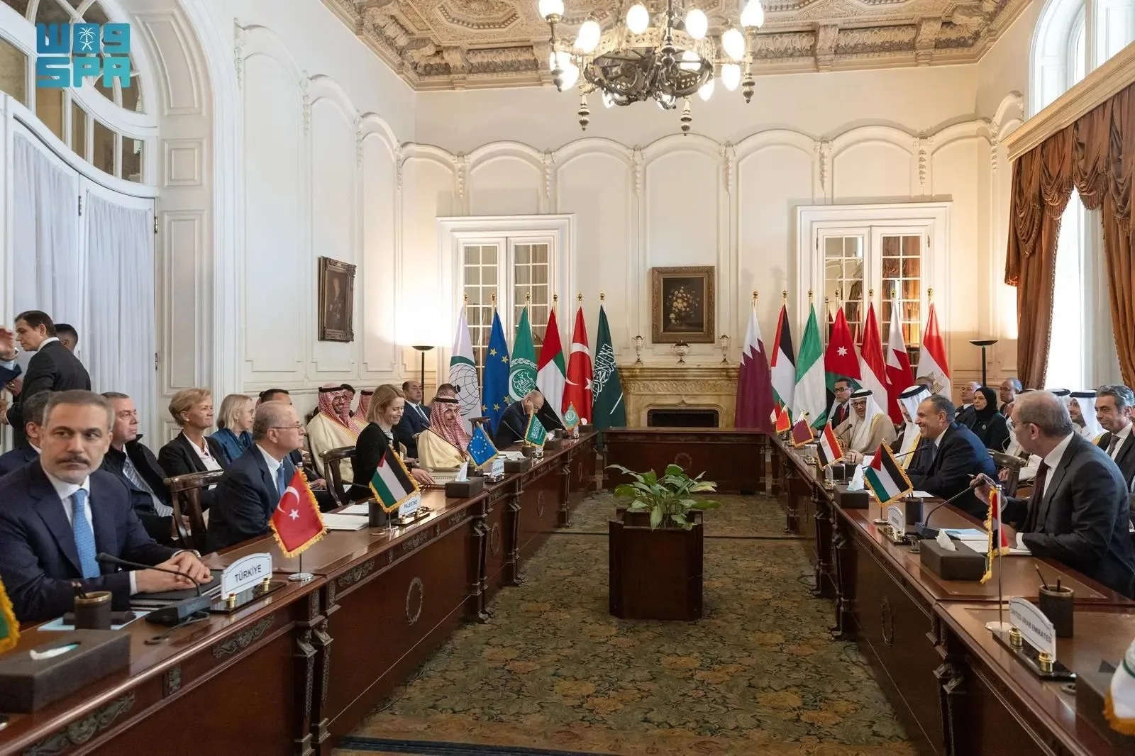 اللجنة الوزارية للقمة العربية الإسلامية تستنكر إعلان إسرائيل السيطرة الكاملة على غزة