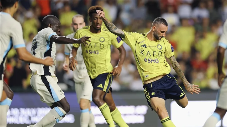 النصر يهزم الاتحاد رغم النقص العددي ويبلغ نهائي كأس السوبر السعودي