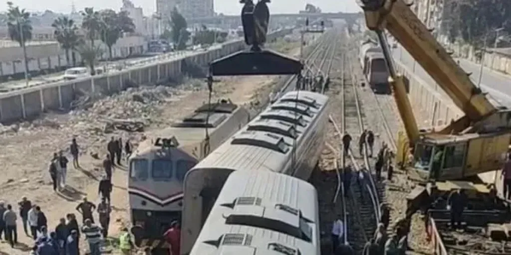 مصر.. مصرع 3 وإصابة 54 في انقلاب قطار بمطروح