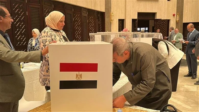 بداية التصويت بالخارج: انتخابات مجلس الشيوخ المصري تفتح أبوابها