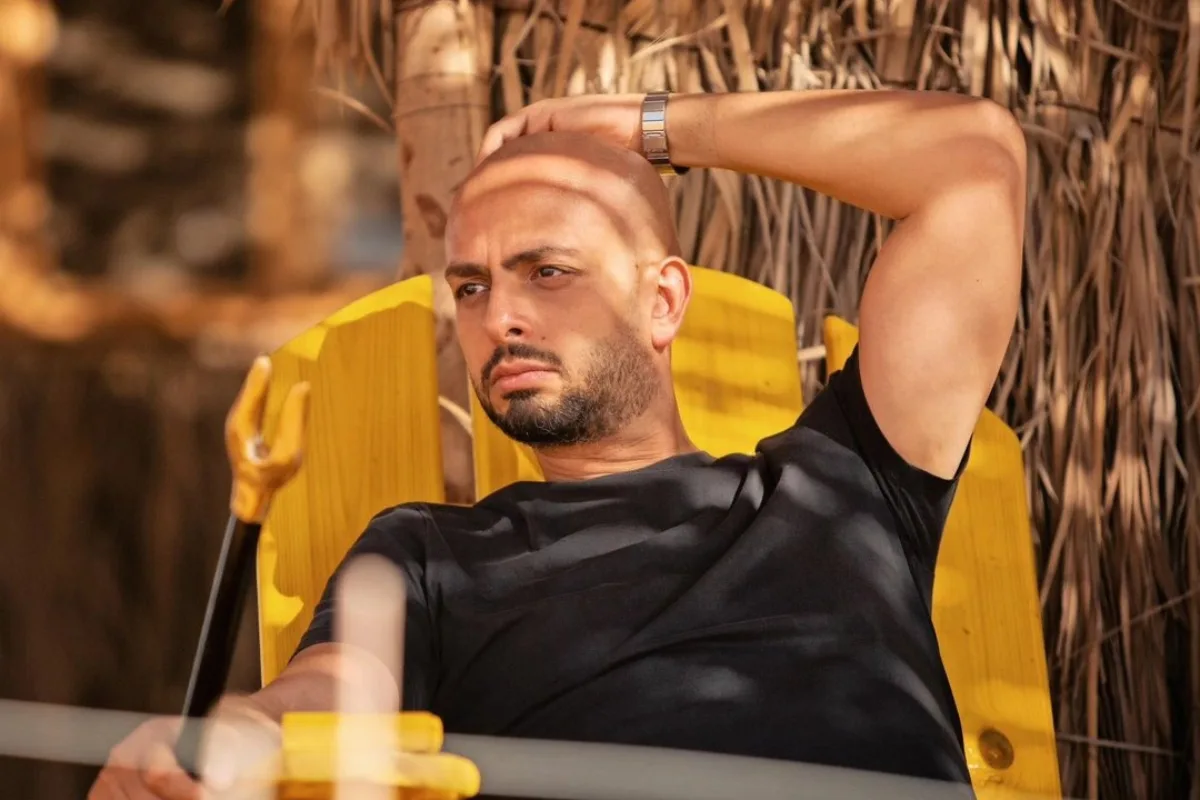 برنامج التوليفة مع أحمد مراد يضيء إذاعة نجوم FM بمحتوى ثقافي متميز