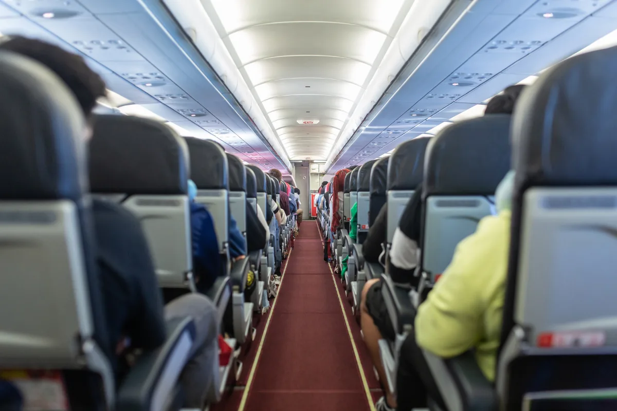 طائرة بريطانية تُجبر ركاباً على النزول قبل الإقلاع لثقل الوزن