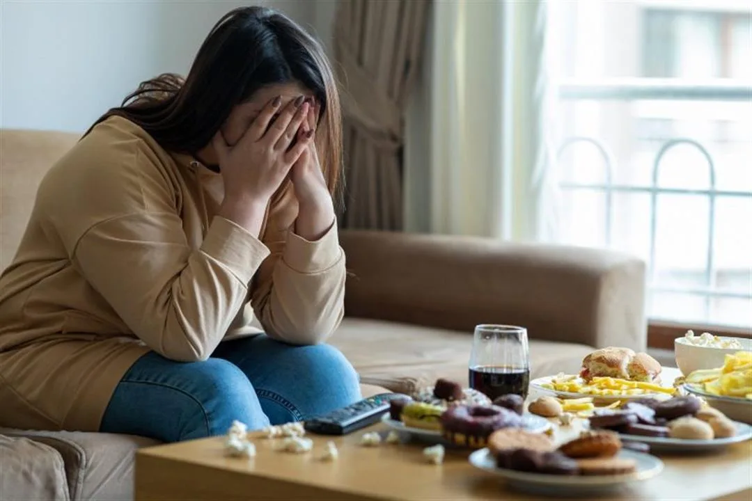 كيف يؤثر طعامك على مزاجك؟ بحث يكشف العلاقة بين التغذية والاكتئاب