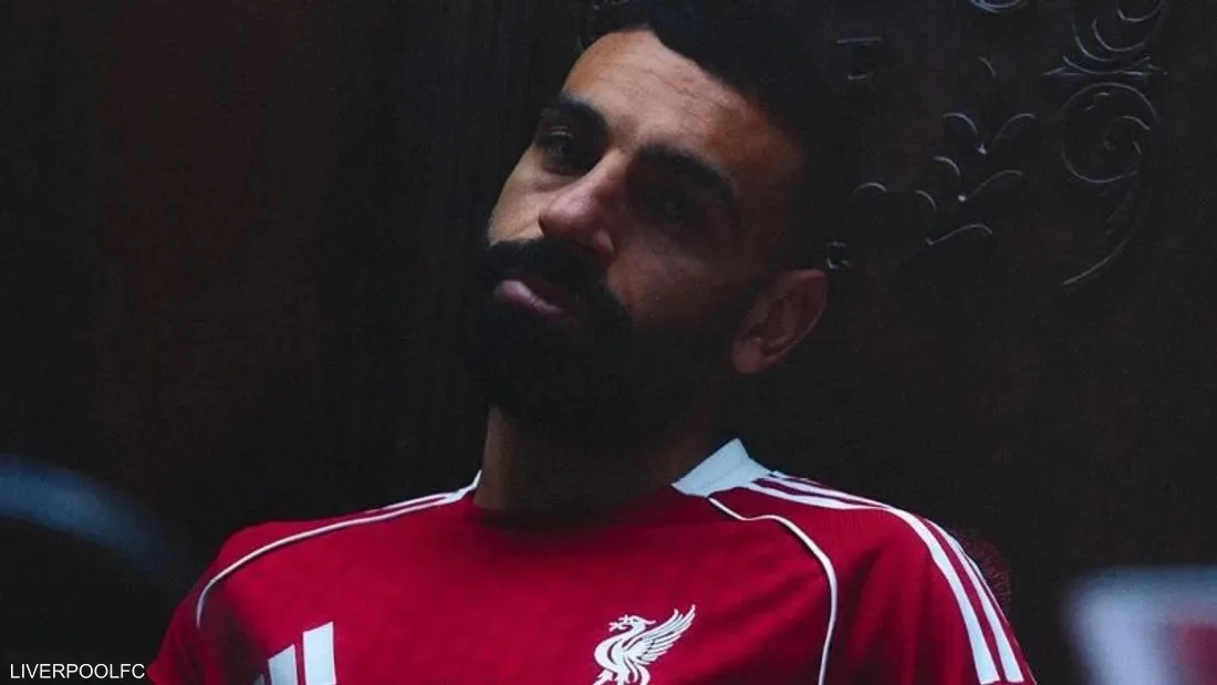 محمد صلاح يتألق في صور قميص ليفربول الجديد عبر الحسابات الرسمية للنادي