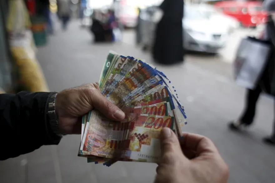 انهيار اقتصادي متسارع في الضفة الغربية في ظل خطة ترامب