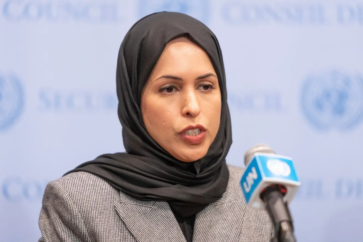 الشيخة علياء أحمد بن سيف آل ثاني سفيرة قطر لدى الأمم المتحدة في مؤتمر صحفي