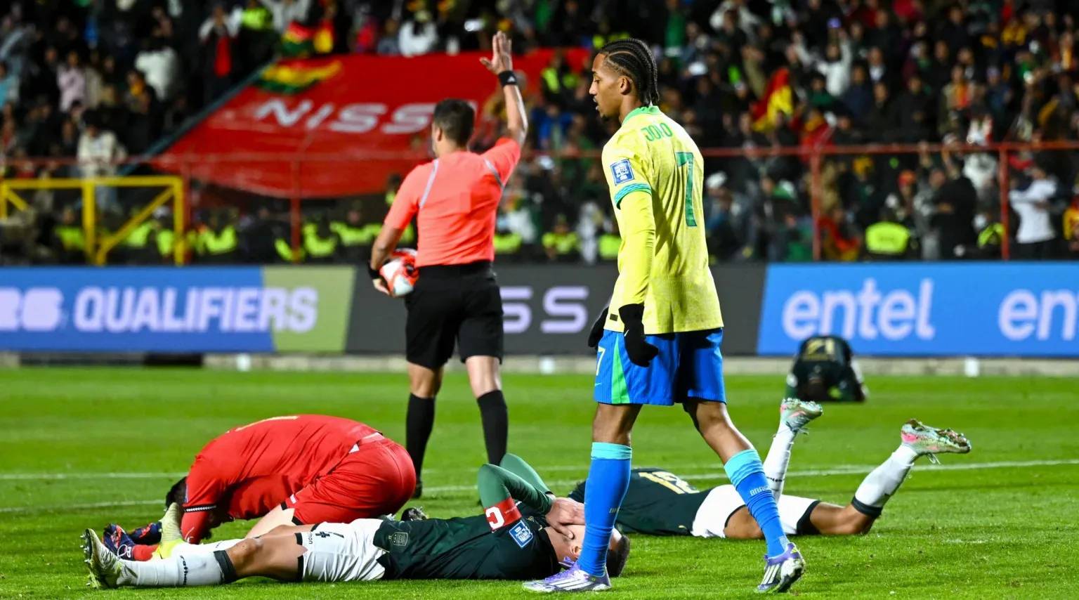 رئيس الاتحاد البرازيلي يبرر سقوط المنتخب أمام بوليفيا بعدة أسباب منها جامعي الكرات