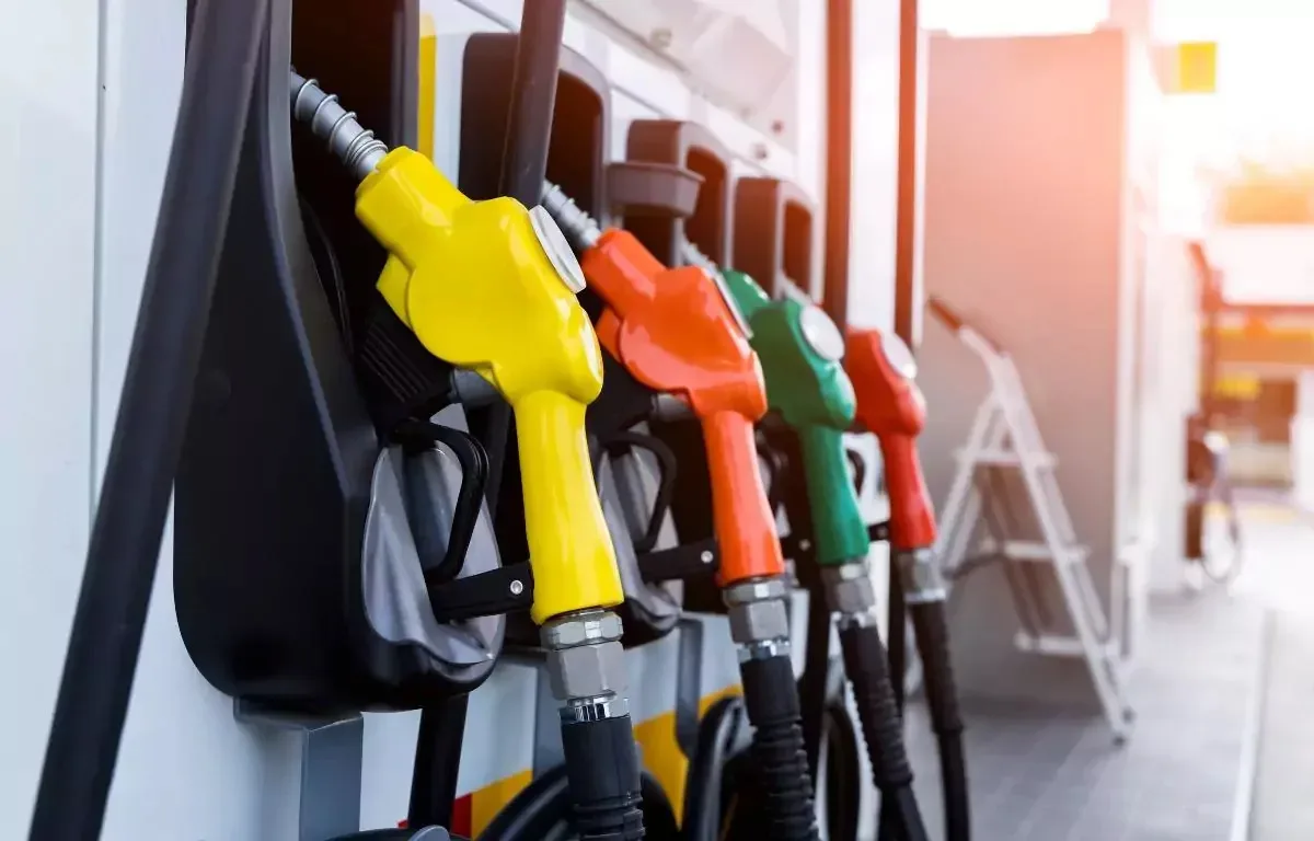 الإمارات تعلن أسعار الوقود لشهر أكتوبر 2025