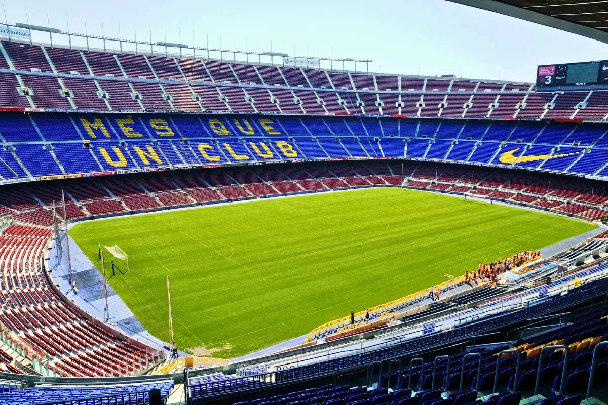 برشلونة يواجه عقبة جديدة: السلطات تمنع العودة إلى كامب نو