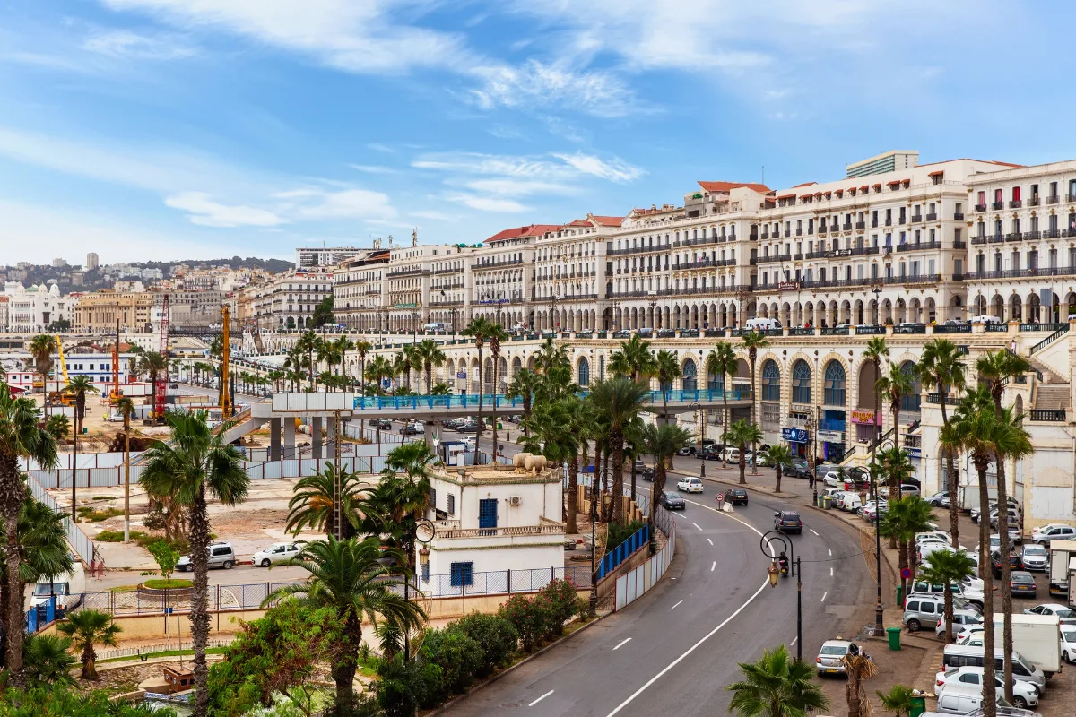 الجزائر تشرع في تطبيق قرار إلغاء التأشيرات الدبلوماسية مع فرنسا
