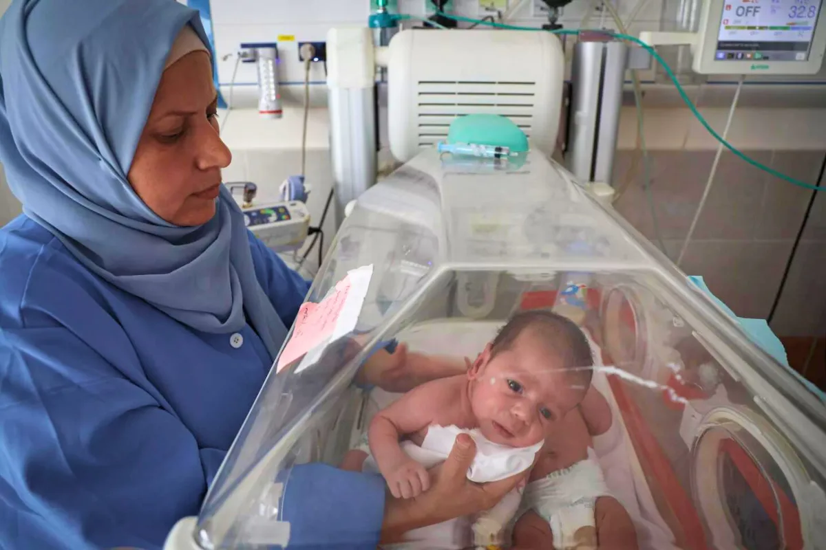 اليونيسف تطالب بإجلاء عاجل لـ25 رضيعا من حضانات غزة