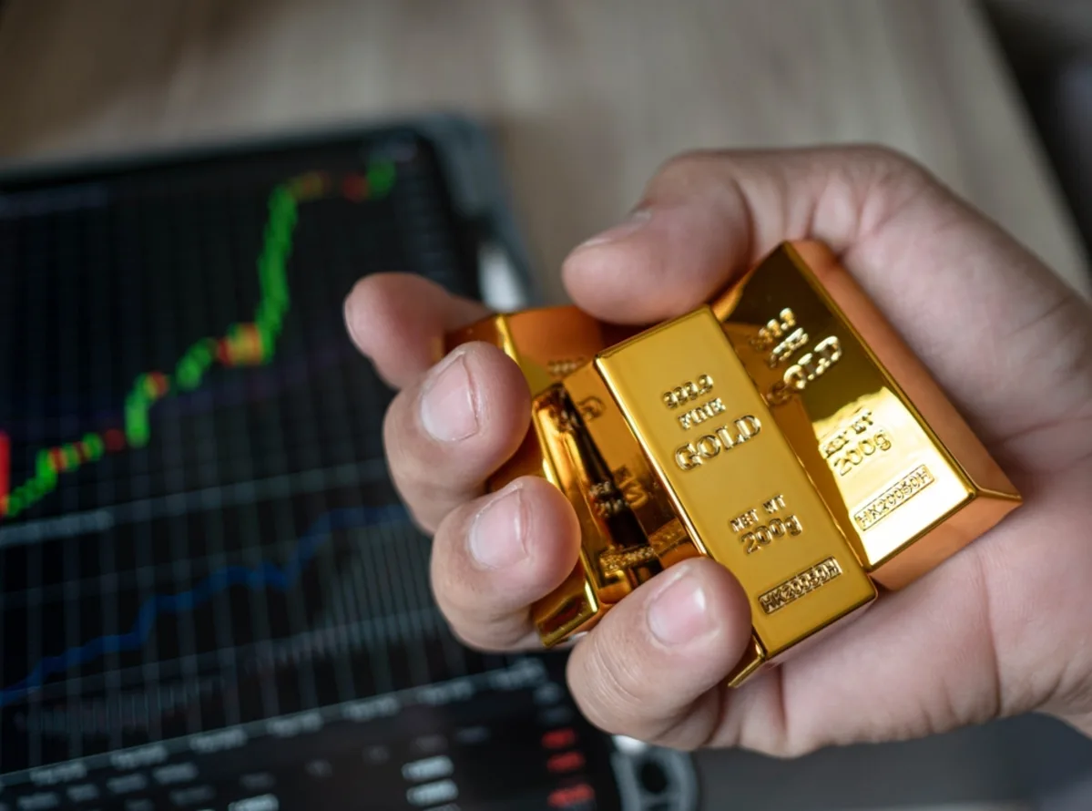 الذهب يواصل صعوده ويقترب من 3600 دولار للأونصة