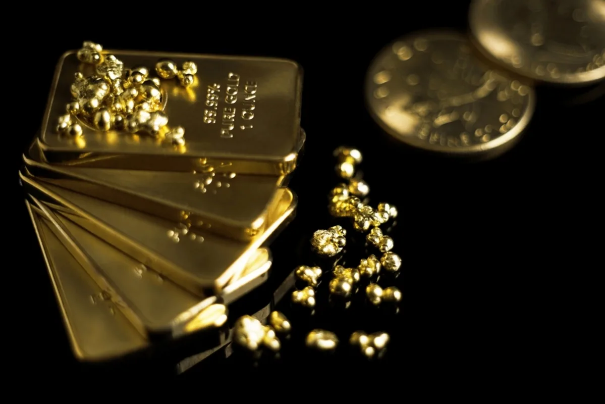الذهب يواصل الصعود مدعومًا بتوقعات خفض أسعار الفائدة وضعف الدولار