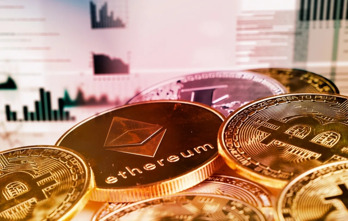 تراجع أسعار العملات الرقمية.. بيتكوين عند 110 ألف دولار وإيثريوم قرب 4,270