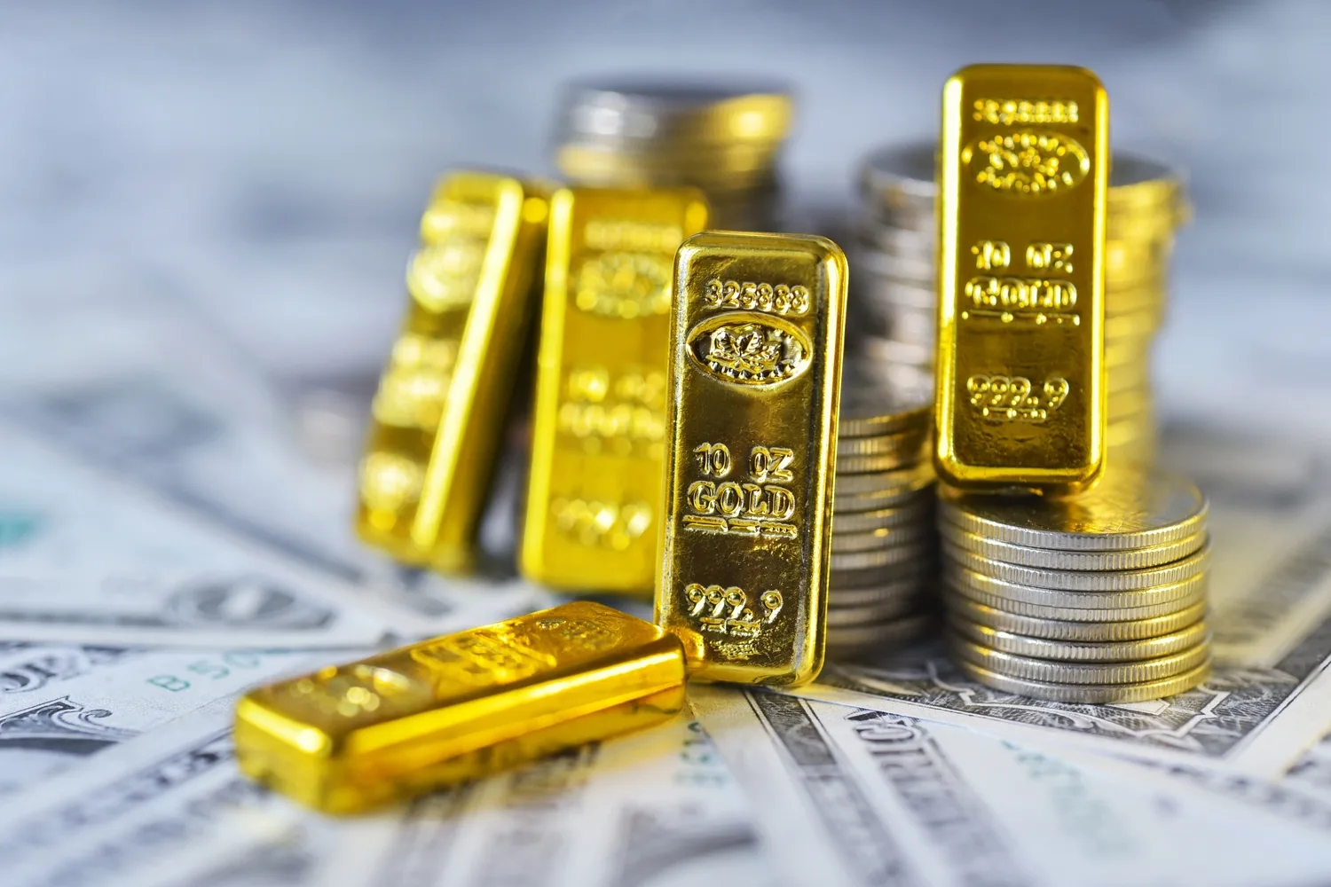 أسعار الذهب ترتفع إلى 3,556 دولار للأونصة وتعزز مكاسبها الأسبوعية