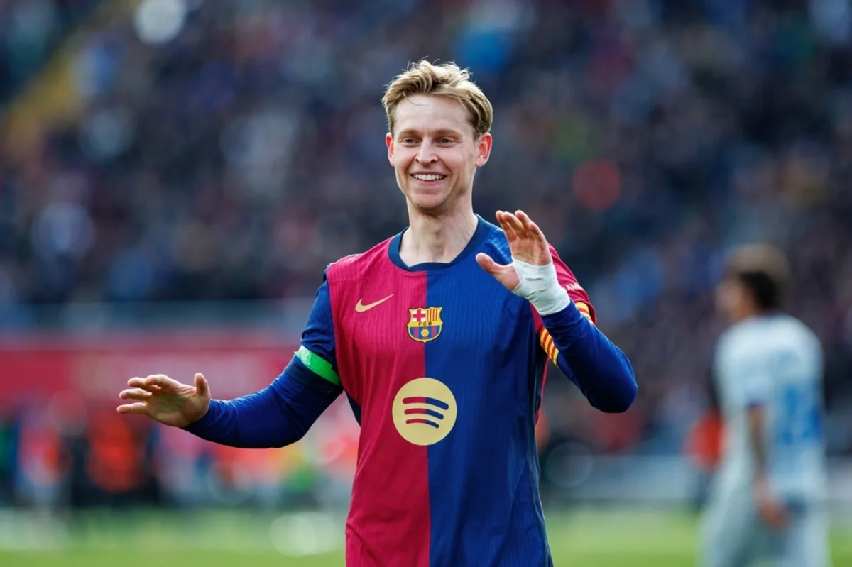 برشلونة يعلن إصابة لاعبه الهولندي فرنكي دي يونغ