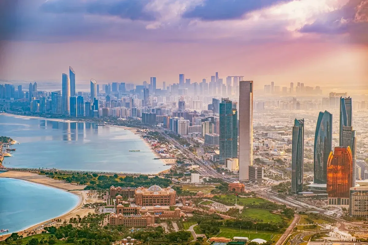 ارتفاع المعاملات الجمركية الرقمية في أبوظبي بنسبة تفوق 10%
