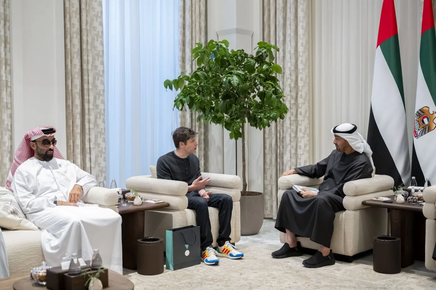 رئيس الإمارات يستقبل الرئيس التنفيذي لشركة “أوبن إيه آي”