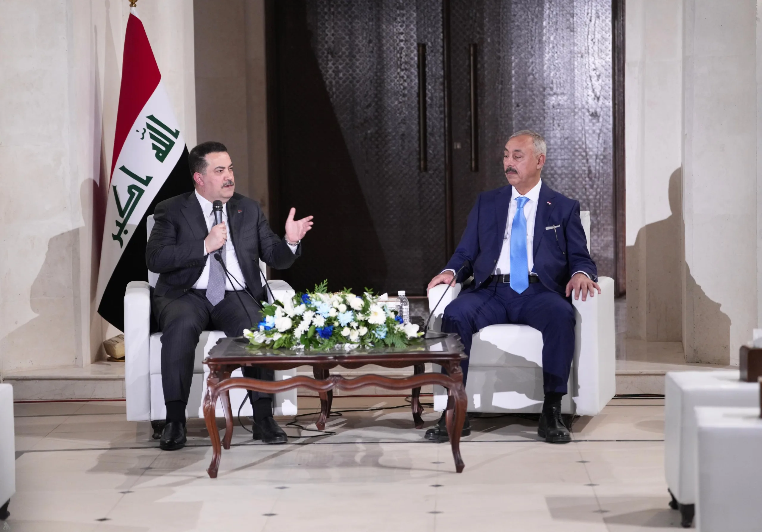 رئيس وزراء العراق يلتقي شخصيات عشائرية