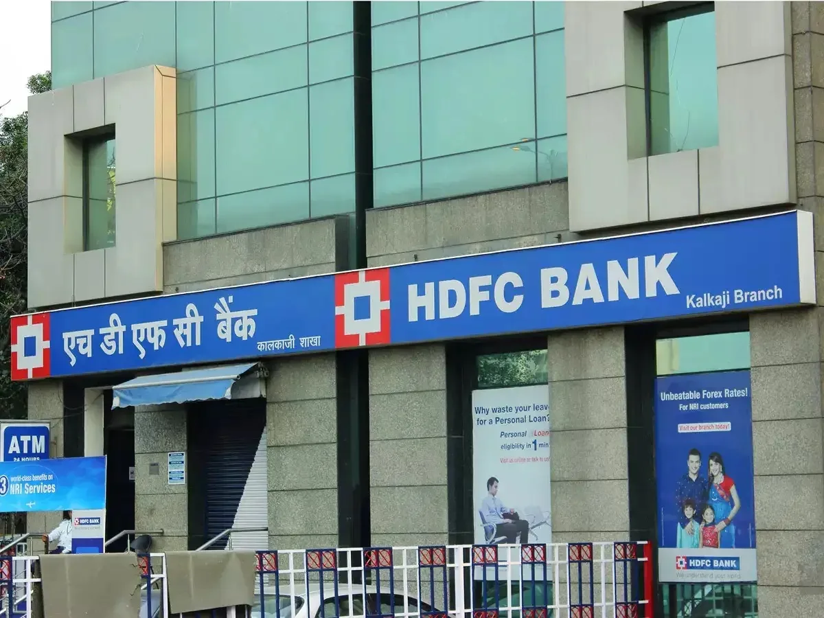قرار تنظيمي يوقف توسع بنك HDFC في دبي