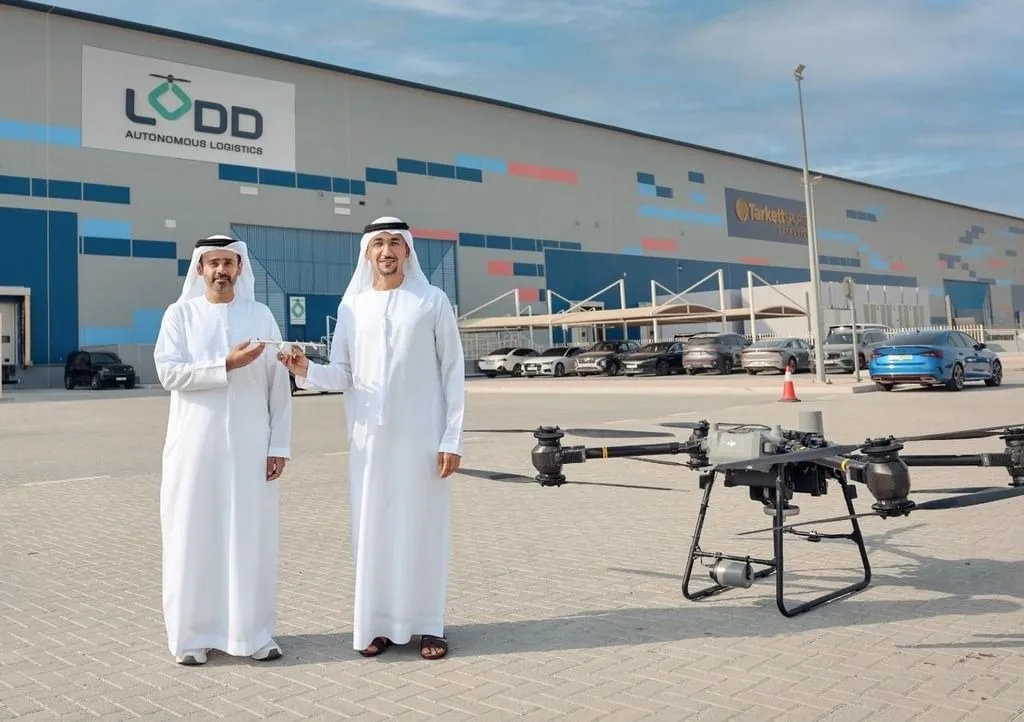 طائرة درون تنقل الطرود