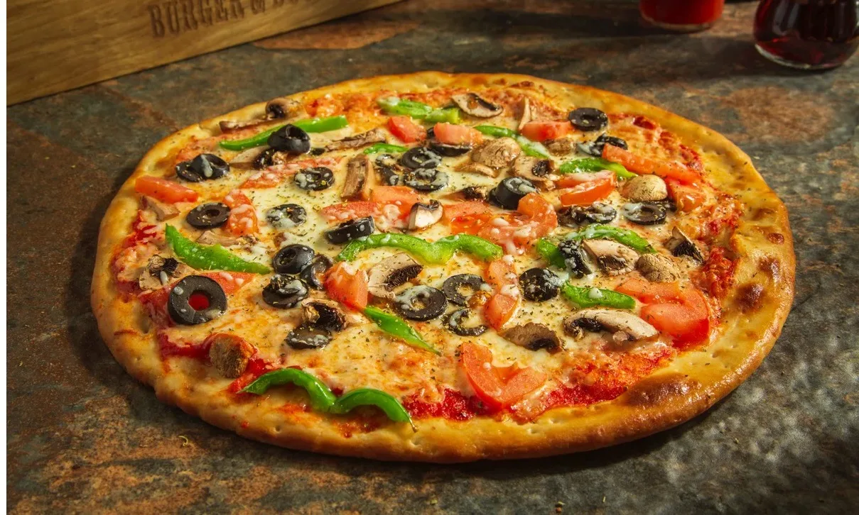 ثعبان سام في صندوق بيتزا