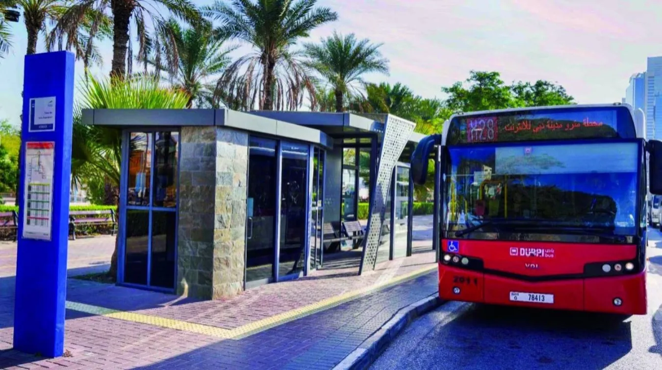 حافلة بلا سائق تجوب شوارع دبي ضمن خطة التحول للنقل الذكي بحلول 2030