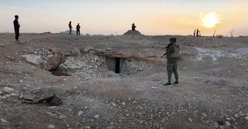 قوات الأمن السورية تتفقد السجن المكتشف تحت الأرض في ريف حمص