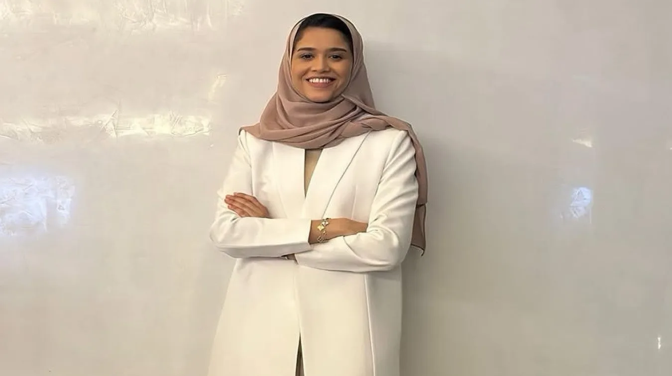 رائدة أعمال بحرينية تطلق منصة تنسيق أزياء بالذكاء الاصطناعي