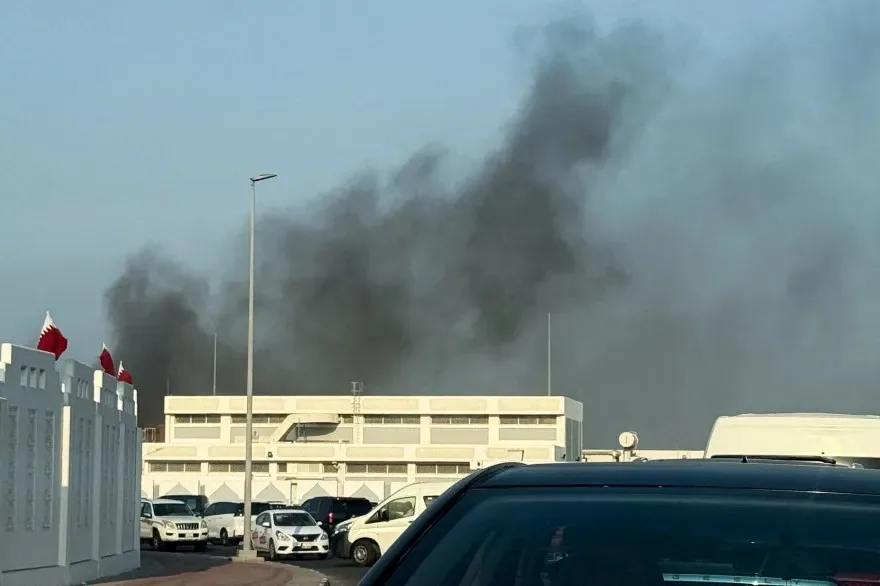 دخان أسود كثيف يتصاعد من موقع الغارة الإسرائيلية في الدوحة قطر