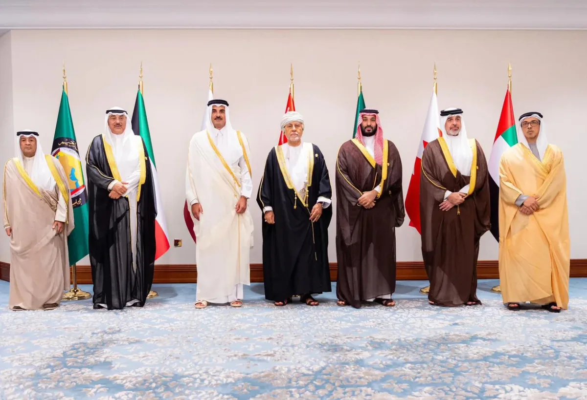 الخليج يطالب بتحرك دولي عاجل لوقف الحرب وضمان وصول المساعدات إلى غزة
