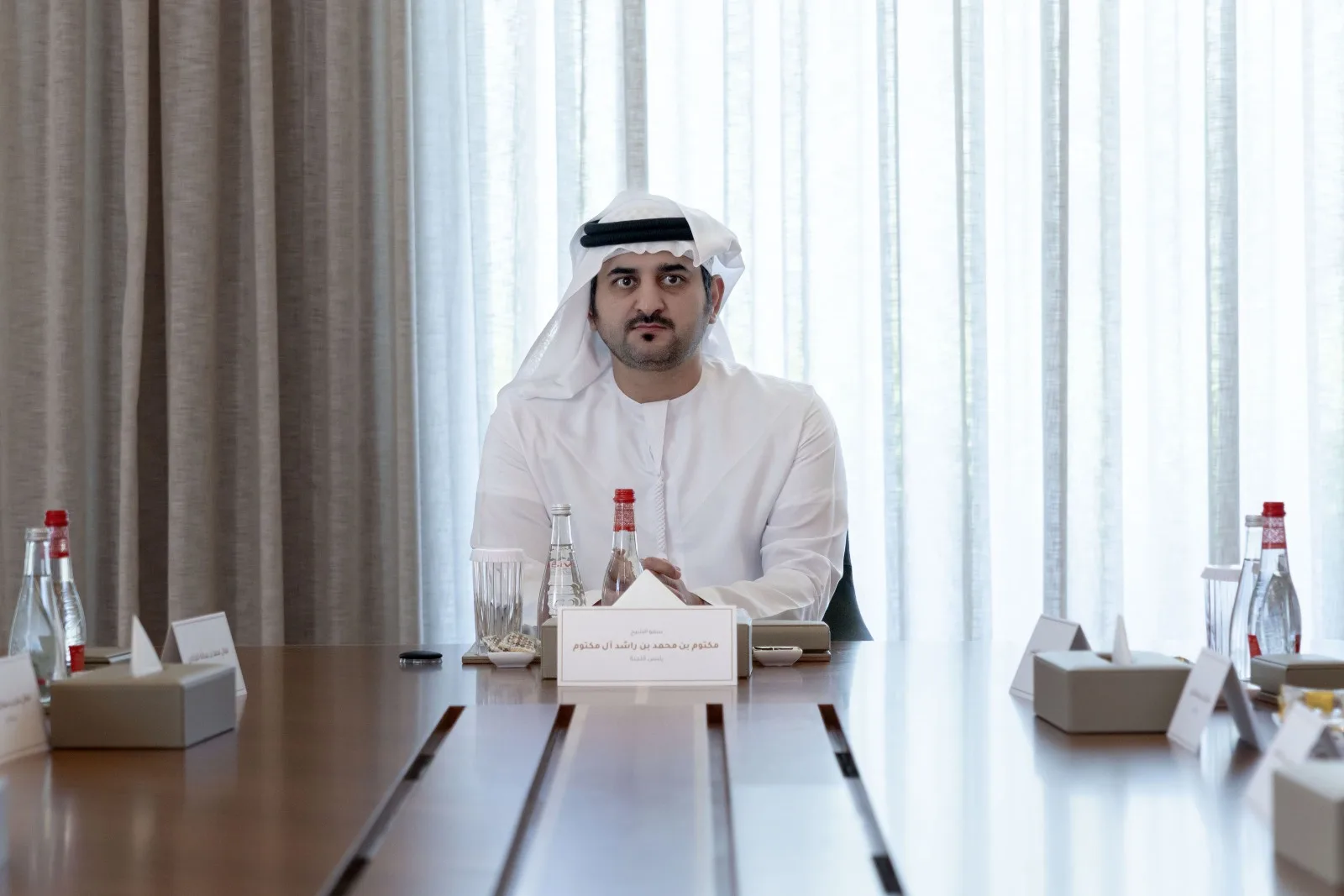 مكتوم بن محمد يعتمد خطة استراتيجية لتعزيز القطاع المالي بدبي