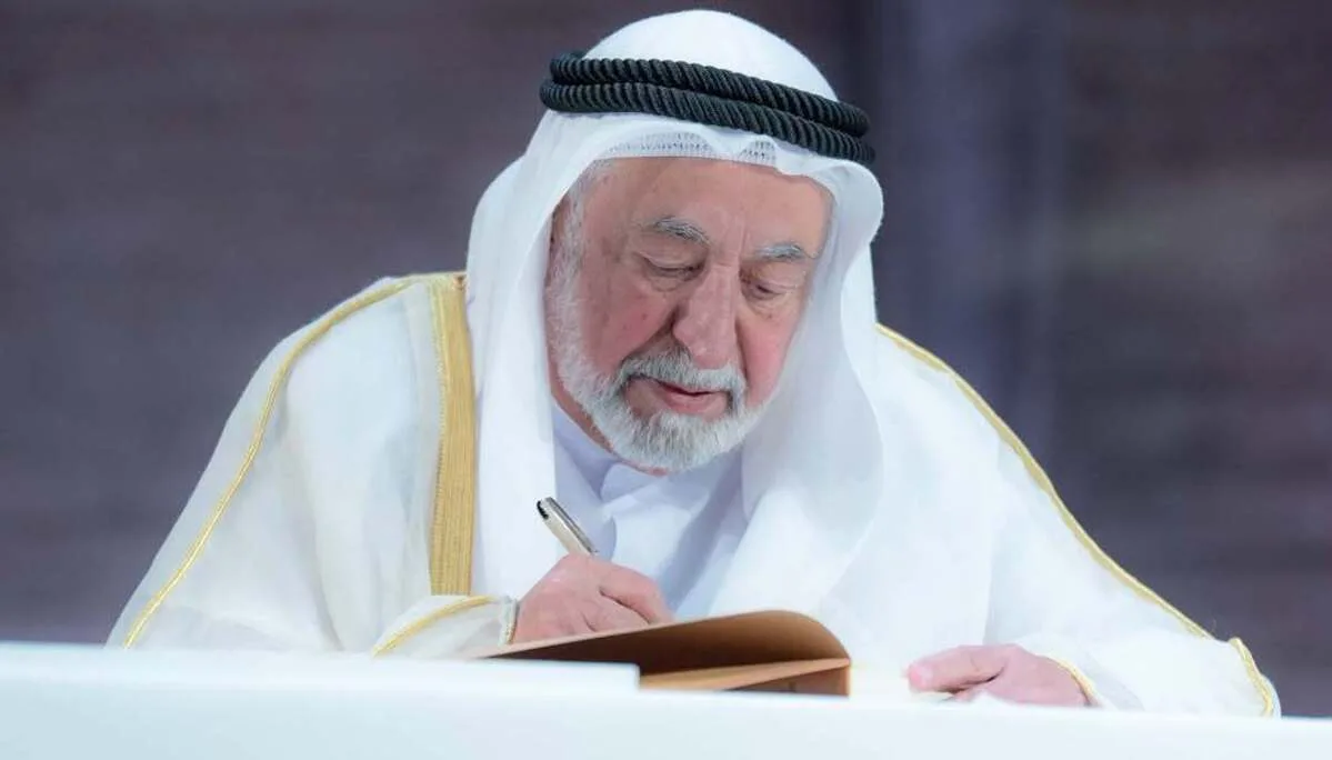 تهنئة حاكم الشارقة لفوز الدكتور خالد العناني