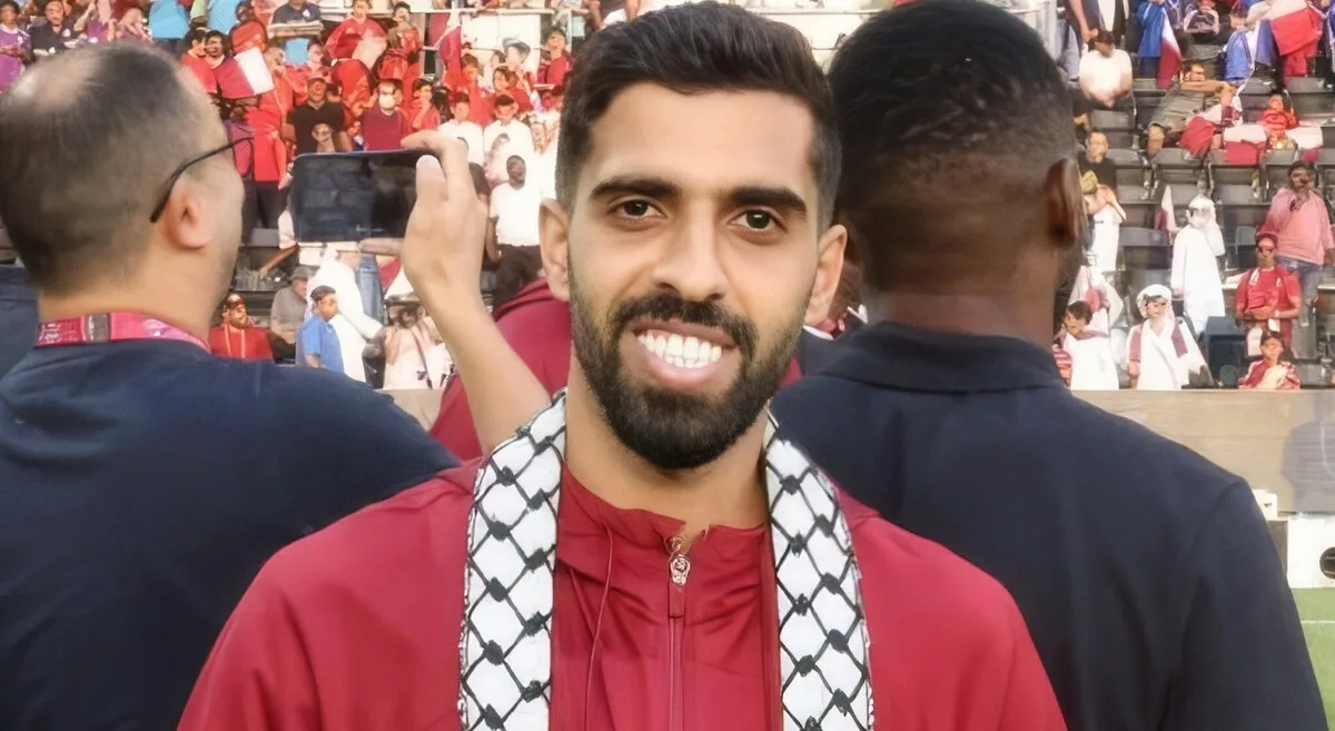 قائد المنتخب القطري يساهم في إنشاء مدرسة وصالة رياضية لغزة