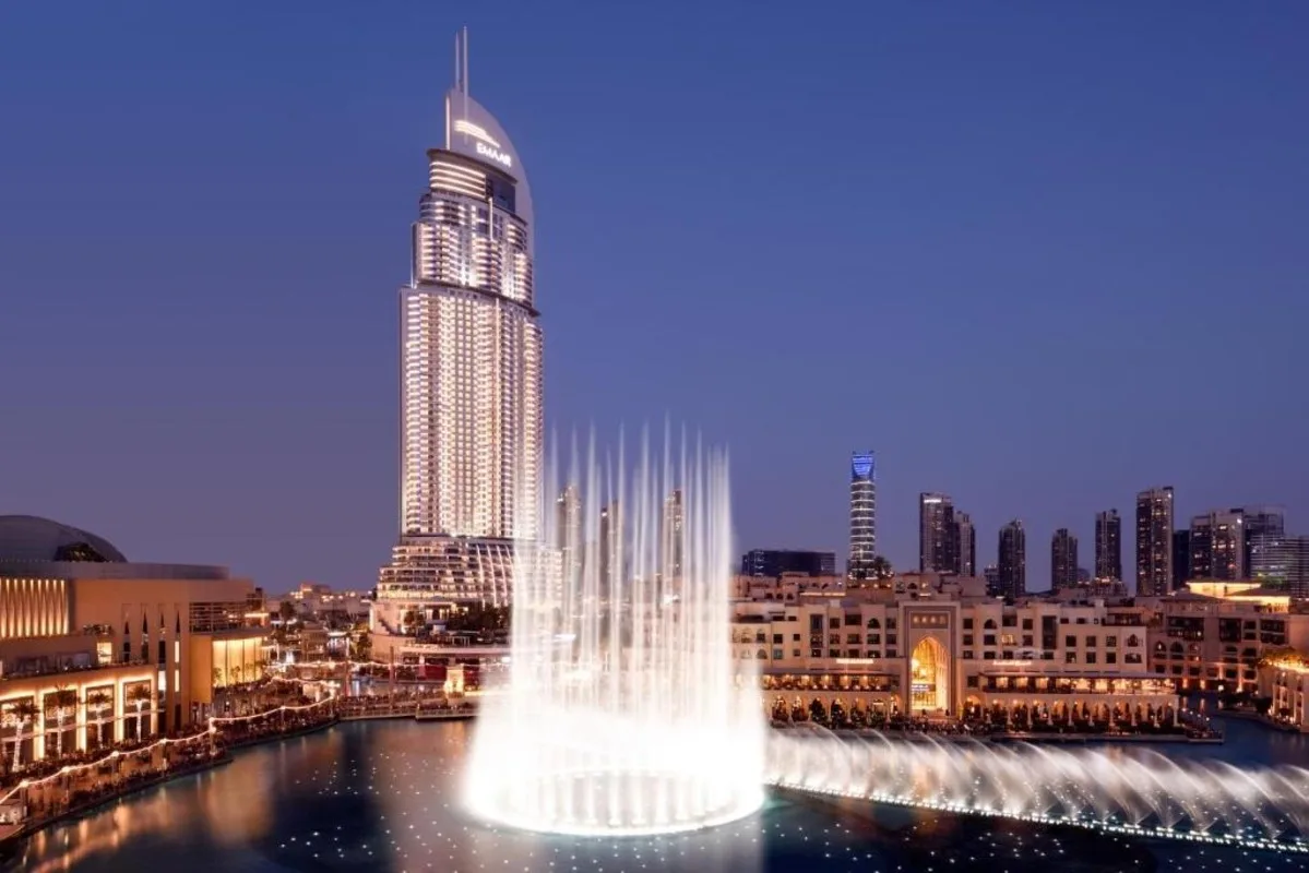 جسر داخلي بين الفندق ودبي مول