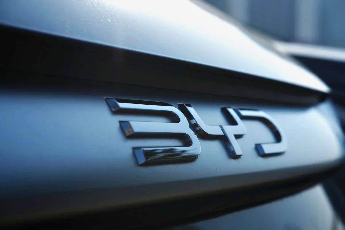 “BYD” تواجه انتقادات بعد استدعاء 115 ألف سيارة كهربائية وهجينة
