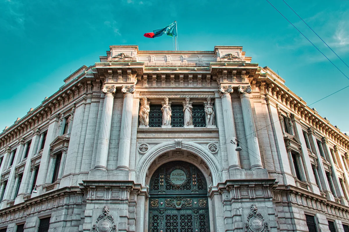إيطاليا تخطط لاقتراض 11 مليار يورو من البنوك وشركات التأمين خلال ثلاث سنوات