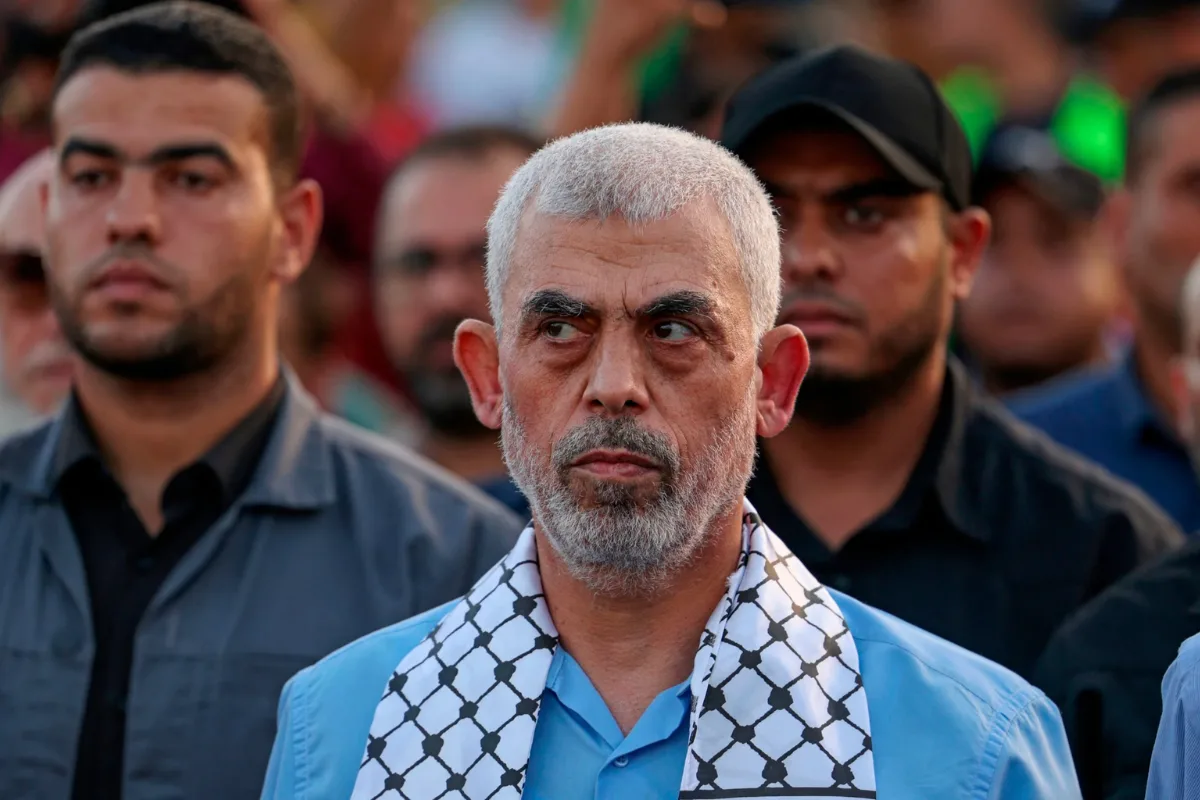 مقترح إسرائيلي “غريب”.. حرق جثمان زعيم “حماس” يحيى السنوار