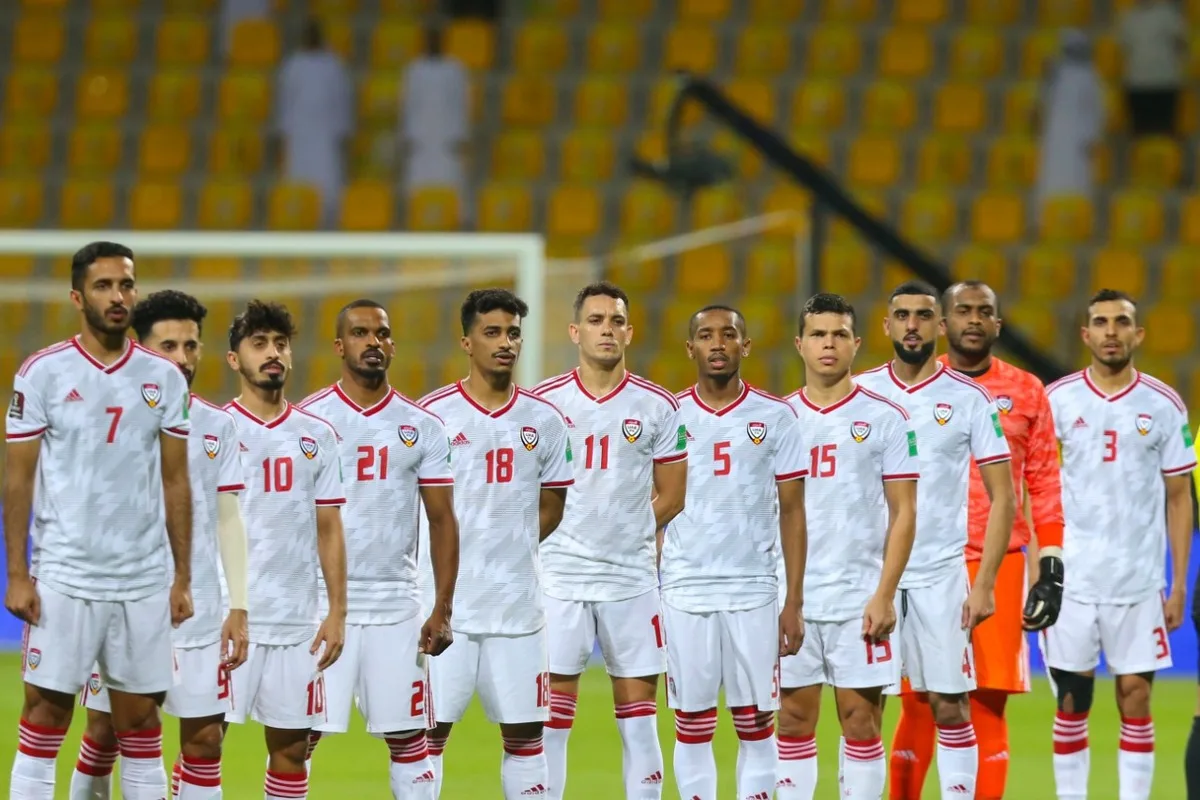 إماراتي ستيني يسافر بـ «الدراجة» من عجمان إلى الدوحة لدعم المنتخب الإماراتي