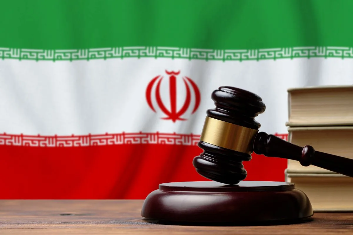 محكمة إيرانية تصدر أحكاماً بسجن فرنسيين بتهمة التخابر